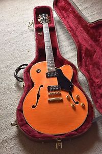 YAMAHA AES 1500 ELECTRIC GUITAR        HAS A CRACK /SEAM SEPARATION  NO RESERVE