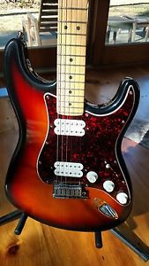 FENDER BIG APPLE STRATOCASTER MADE IN USA WITH FENDER HARDSHELL CASE EXC. COND.
