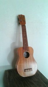 Kamaka Soprano Ukulele, White Label 20". Vintage Excellent Condition.