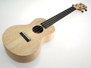 Uluru Manako II Concierto Ukelele, completo de sólido Mango de madera