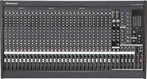 mixer 32 canali completo di flight case