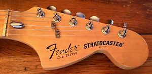 Fender Stratocaster 1982 ...last of the Big Headstocks! very clean, sounds great