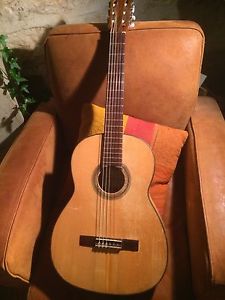 incroyable guitare flamenca bianca Contreras, années 60