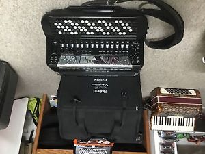 Roland accordion,  Fr8xb and gig bag dallappes alpine installed,