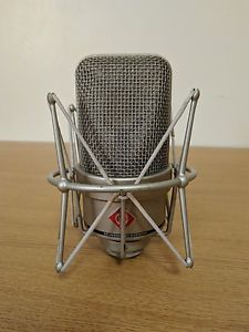 Neumann tlm 49 condenser microphone