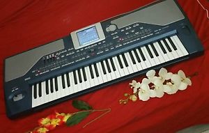 KORG PA 800 61 KEYBOARD SYNTHESIZER, VERY CLEAN,WITH SOME ISUES, PLEASE, READ! !