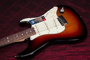 Fender American Elite Stratocaster - 3-color Sunburst 8lbs 3 oz 030910