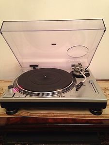 Technics Quartz Direct Drive Turntable System SL-1200 MK2 (No DJ Use).