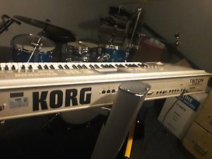 Korg TRITON STUDIO Keyboard Synthesizer 61 key