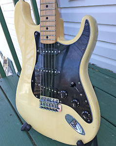 Collectible 1976 Fender Stratocaster - Gorgeous vintage blonde finish, no mods!