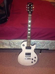 2006 Gibson Les Paul Studio Guitar worn brown W/White Face And Hard Case -VGC!
