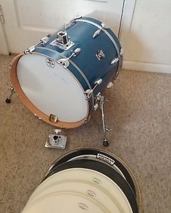 Gretsch USA Custom SB 16x18 Modern Drum Shop Nesting Bass Drum NYC Blue Glass