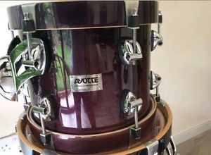 Ayotte (custom) Pro Canada Drum Kit with matching Snare