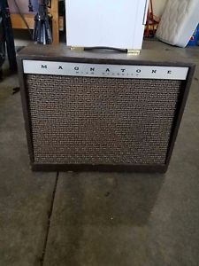 1962 Magnatone Custom 413 Tube Amp