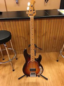 ERNIE BALL MUSIC MAN STINGRAY CLASSIC