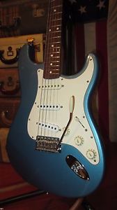 Original 2002 Fender Classic Series 60s Stratocaster Electric Guitar w/ Gigbag