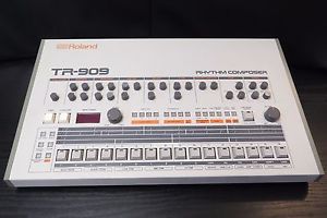 Roland TR-909 Vintage Drum Machine - Excellent!