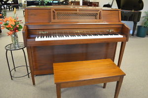 Yamaha M304 Console Piano