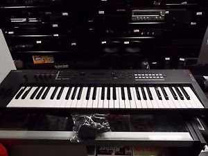 YAMAHA MX61 KEYBOARD