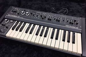 ROLAND SH-09