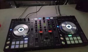 Pioneer Pro DJ DDJ-SX2 Controller with Travel Bag and Microphone