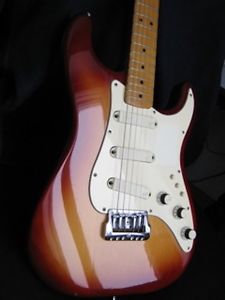 FENDER STRATOCASTER ÉLITE RARE HARDTAIL 1983 WITH OHSC SIENNA SUNBURST