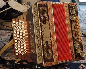 VINTAGE ITALIAN ACCORDION MFG CO CHICAGO GERMAN 48 BUTTON W/CASE