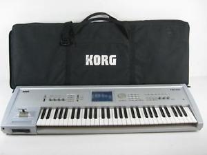 Korg Triton 61 Classic Workstation Synth V2.0 + Orig Korg Padded Case