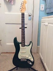 Fender Vintage Hot Rod '62 Stratocaster Electric Guitar in Sherwood Green