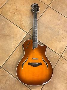 Taylor T5s1  Guitar Acoustic Electric VERY CLEAN      FAST SHIPPER!!
