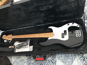 2015 FENDER BLACK AMERICAN STANDARD PRECISION BASS WITH CASE