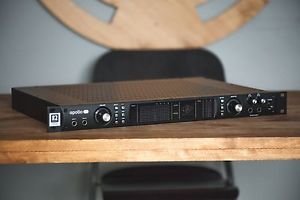 Universal Audio Apollo 8 Thunderbolt 2 Audio Interface QUAD Processing (MINT)