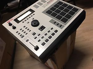 Akai mpc 2000 avec les boutons et pad black 32mb