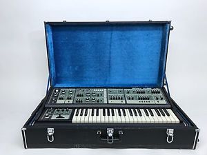 Vintage Roland SH-7 with Flight Case for parts or repair