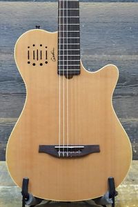 Godin Multiac Grand Concert Encore SG "SF" El.-Classical Guitar w/ Bag #09405154
