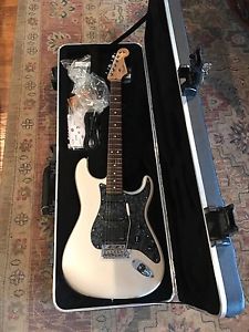 Fender Stratocaster Electric Guitar Blizzard Pearl