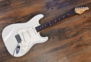 Suhr Classic Pro (SSS) Electric Guitar Olympic White - Rosewood Neck (SSCII)