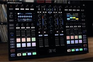 traktor s8