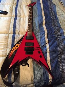 Chitarra Jackson Phil Demmel Signature with Pickup EMGHZ ''Demmelition'' King V