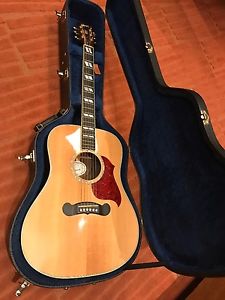 2011 Gibson Songwriter DLX studio acoutic/electric guitar
