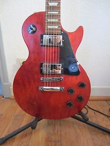 Gibson Les Paul Studio faded Worn Cherry. Made In USA 2011 + Douglas EGC-200 LP