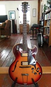Vintage Gibson ES 125 Hollow-bodied Electric Guitar built in 1966 or 1969.