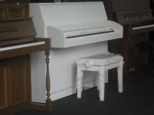 SCHIMMEL PIANO mit neuer Pianobank von REHA-PIANO-AURICH