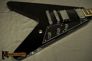 Reverend Volcano 2008 Black + Reverend V hard case!