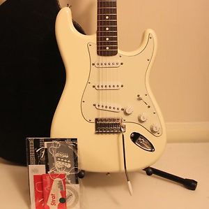 New Fender Stratocaster Olympic White Standard w/ Hard Shell Case Rosewood Strat