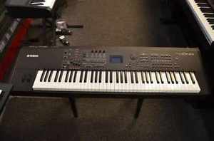 Yamaha S70 XS Keyboard Synthesizer w/Gator Hard Case
