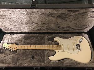 Fender American Professional Stratocaster Olympic White Maple (068)