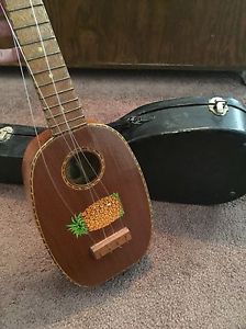 Vintage Antique Hawaiian Kamaka Pineapple Ukulele