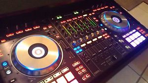 Pioneer DDJ-SZ Digital DJ Controller w/ flight case