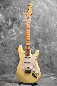 Fender Yngwie Malmsteen Stratocaster Vintage White Used  w/ Hard case
